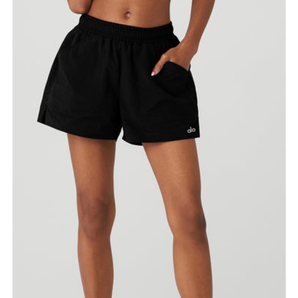 Never Worn Alo Alumni Shorts in Black Size Small